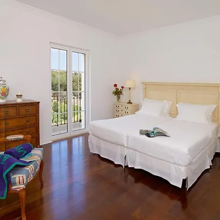 Sleeps 6 Air Con Agostos
