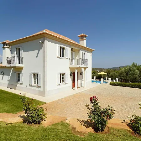 Sleeps 6 Air Con Villa *