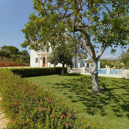 Sleeps 6 Air Con Villa Agostos