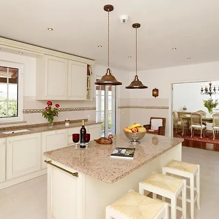 Sleeps 6 Air Con *